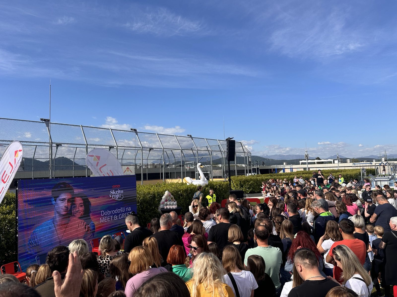 skrito v raju, ALEJA