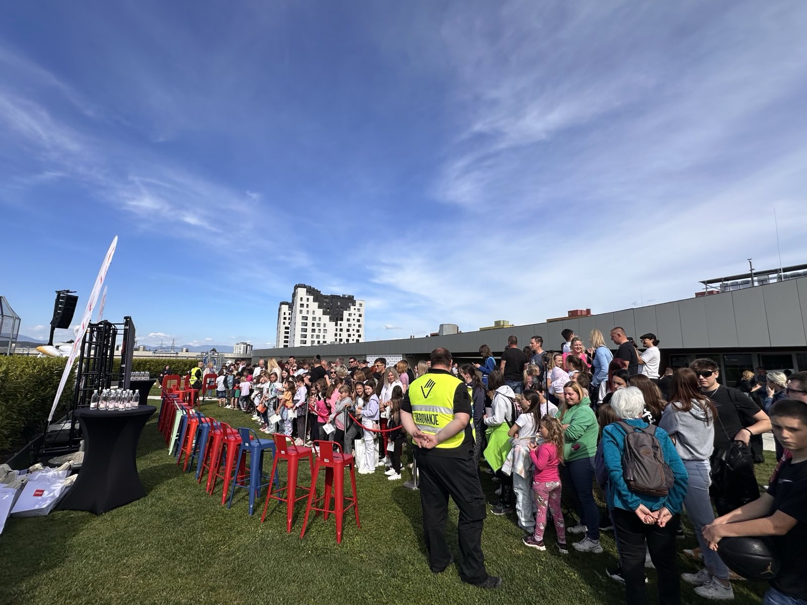 skrito v raju, ALEJA