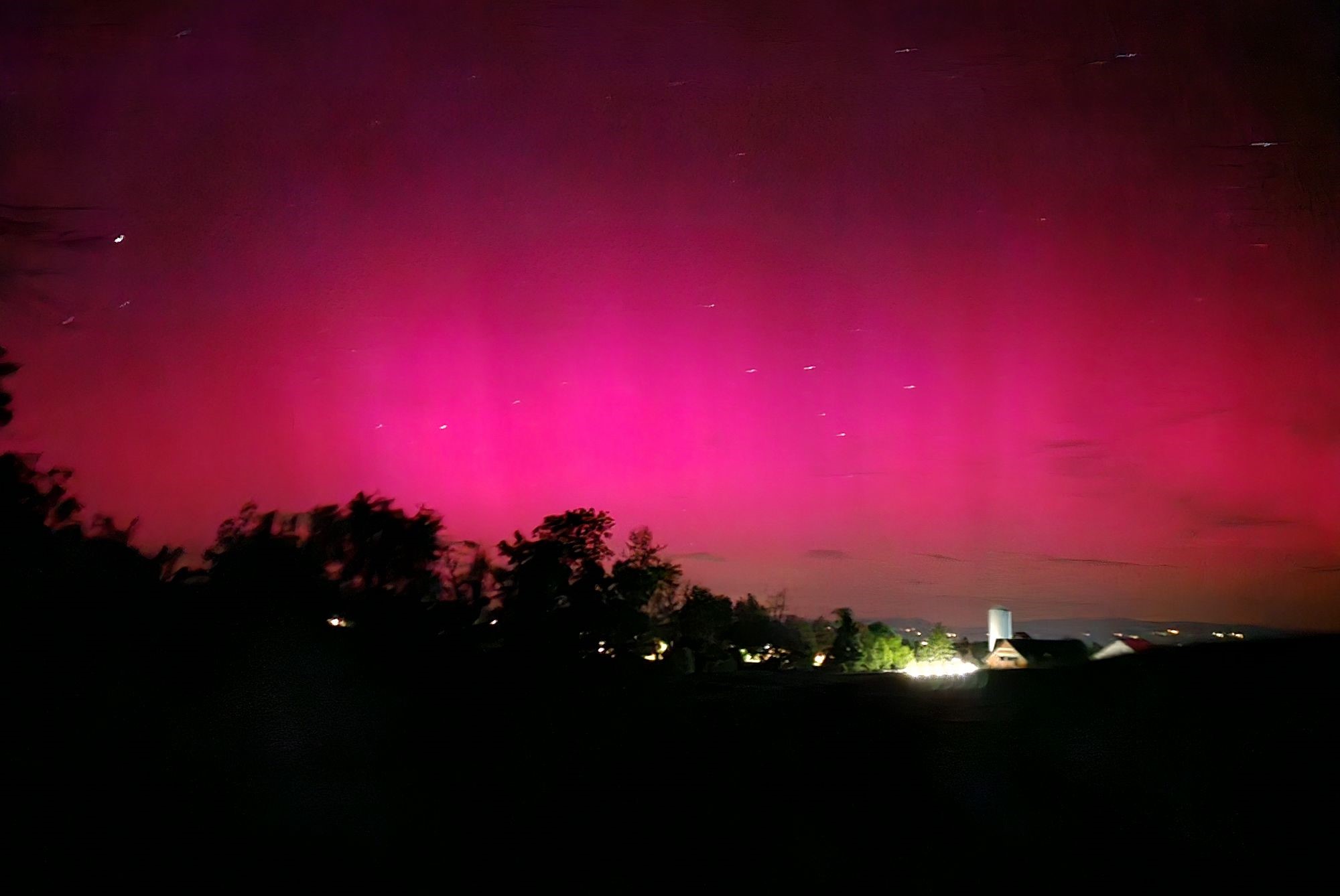 Rožnati odtenki nad Šentjernejem, 10. 5. zvečer (Foto: Daša Drobež)