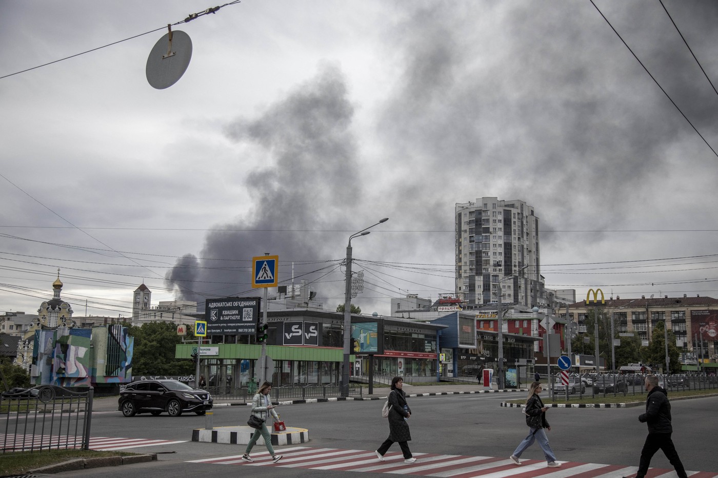 Russian bombardment in Kharkiv kills 3 and wounds 28, smoke rises over the city