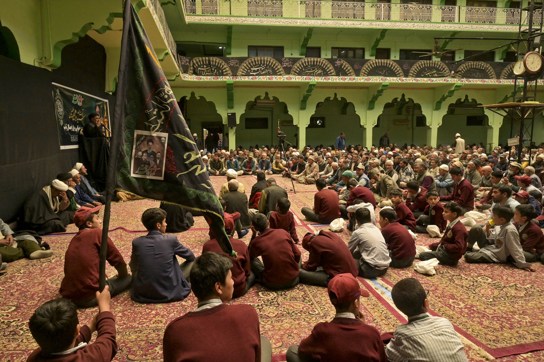 Iranci se poslavljajo od umrlega predsednika Raisija