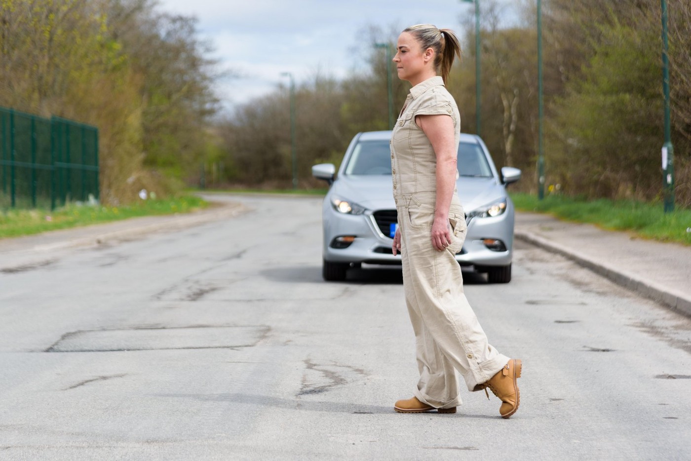 pešec, peška, avtomobil, avto, prečkanje ceste