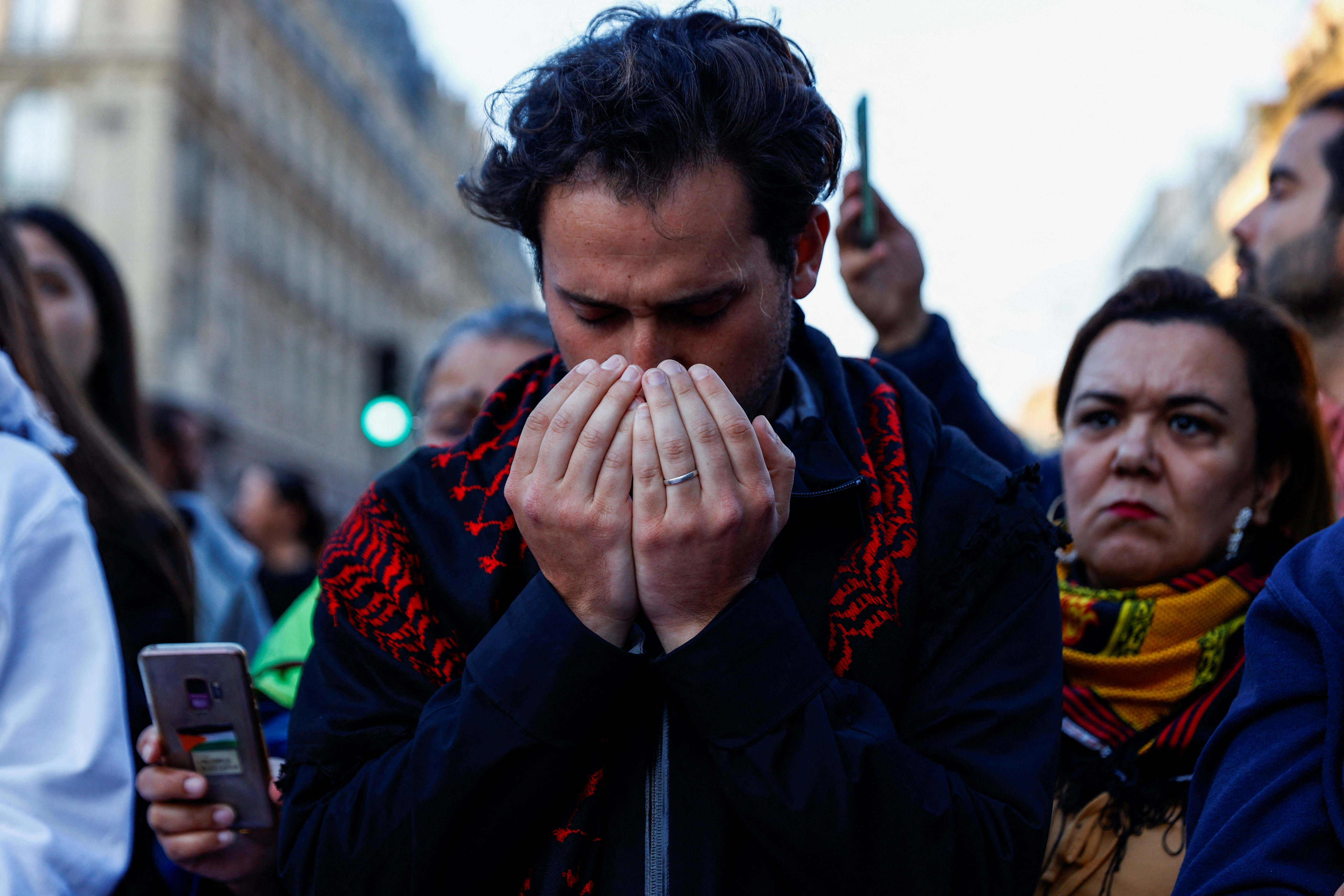 Protesti v podporo Palestini v Parizu (Foto: Abdul Saboor/REUTERS)
