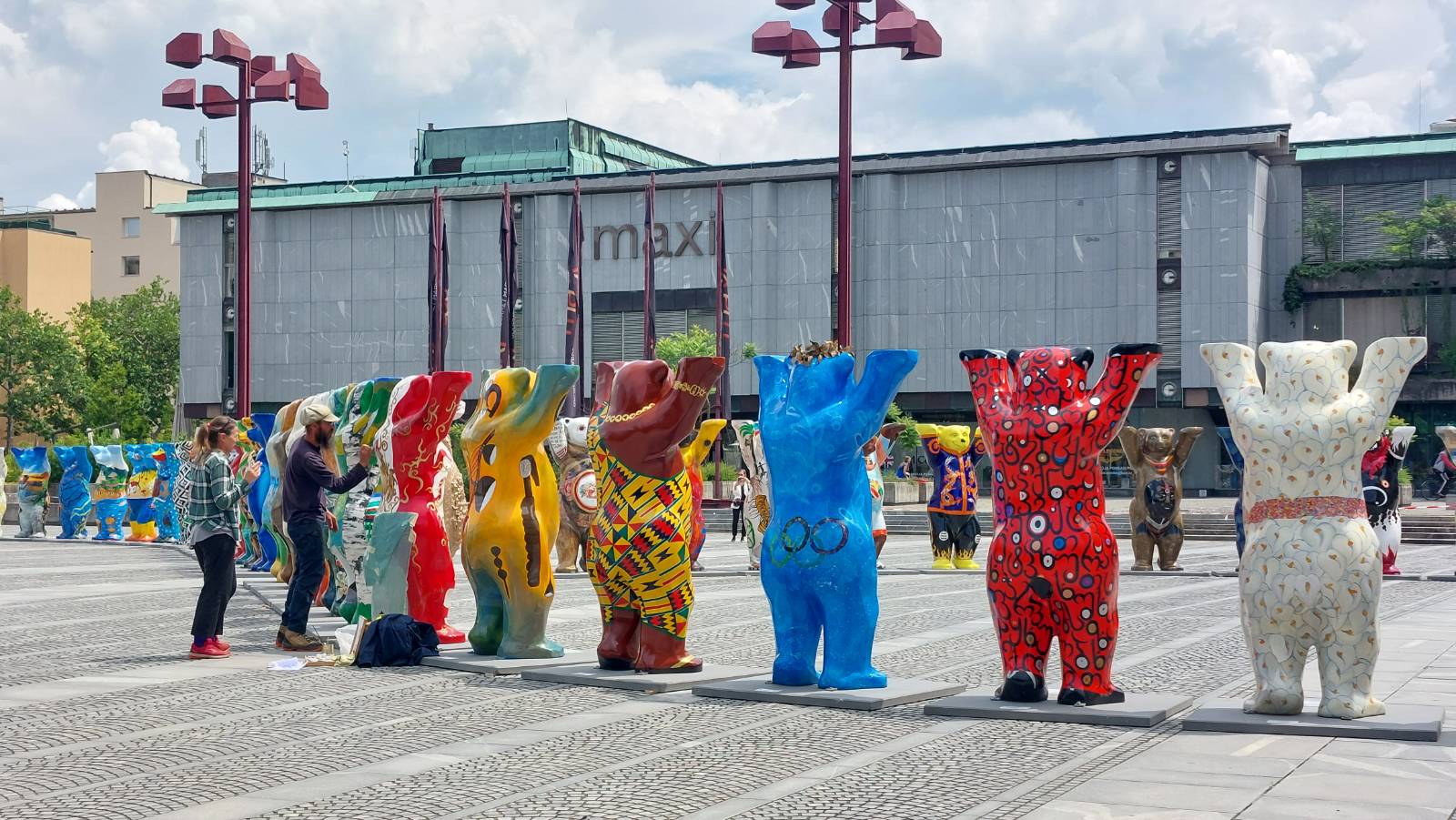 Medvedki, Trg republike