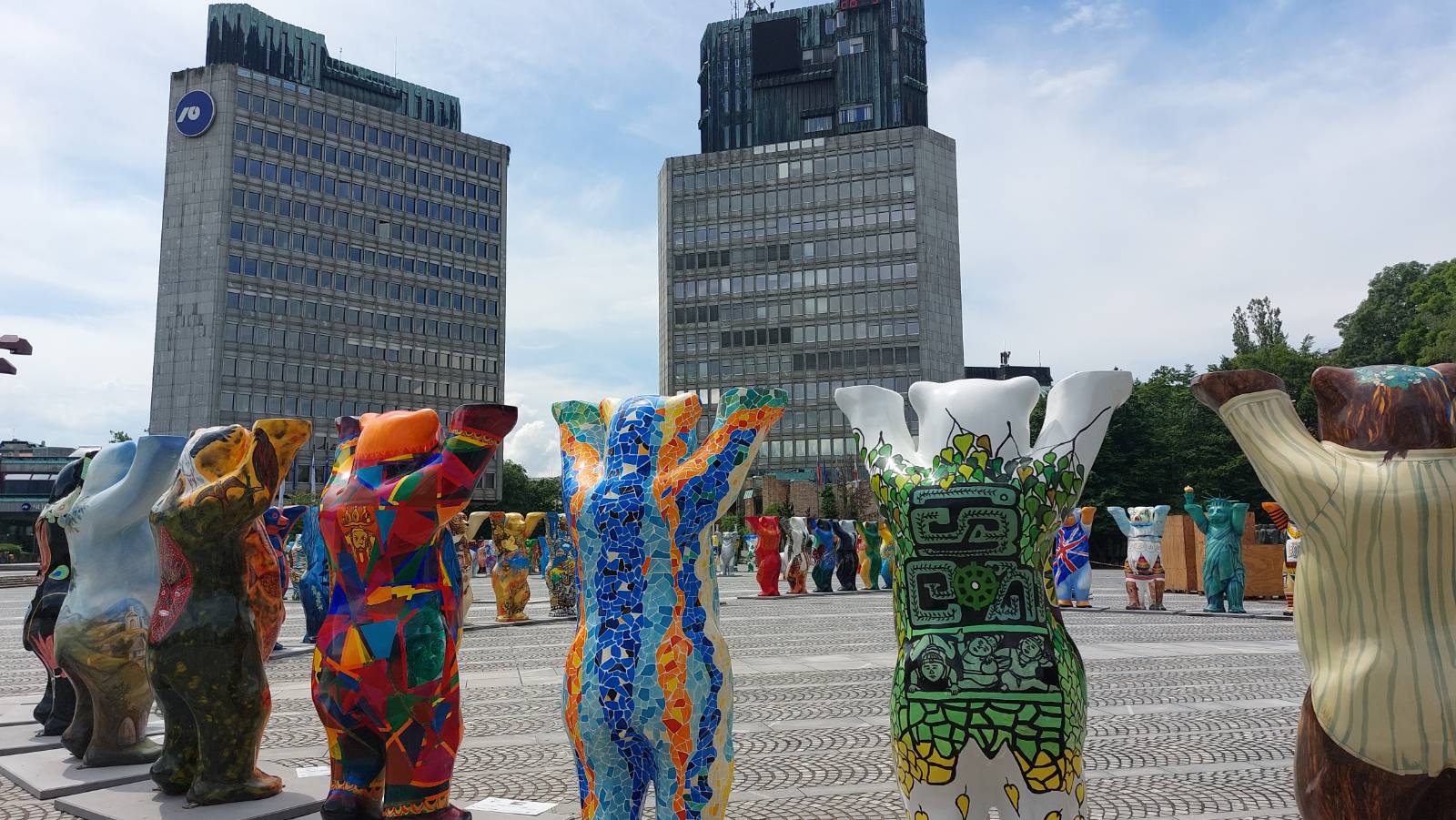 Medvedki, Trg republike