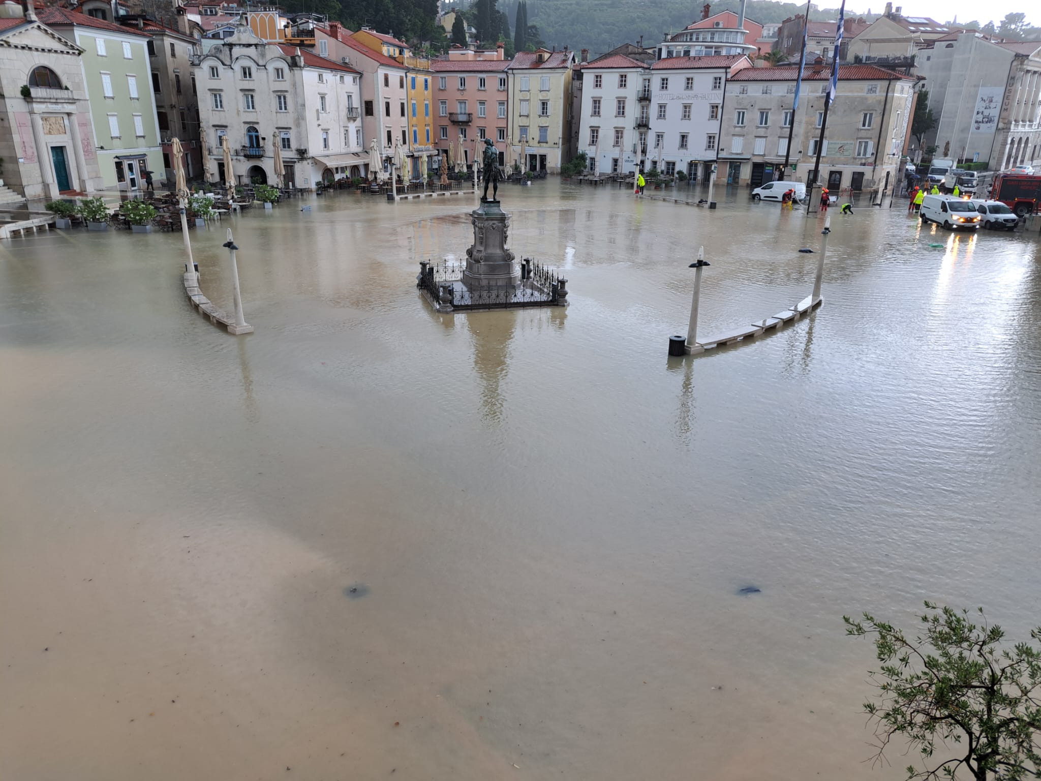 Piran, poplave, Tartinijev trg