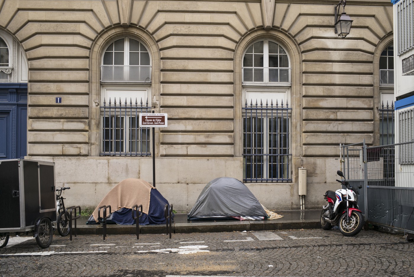 BREZDOMCI, ŠOTOR, PARIZ