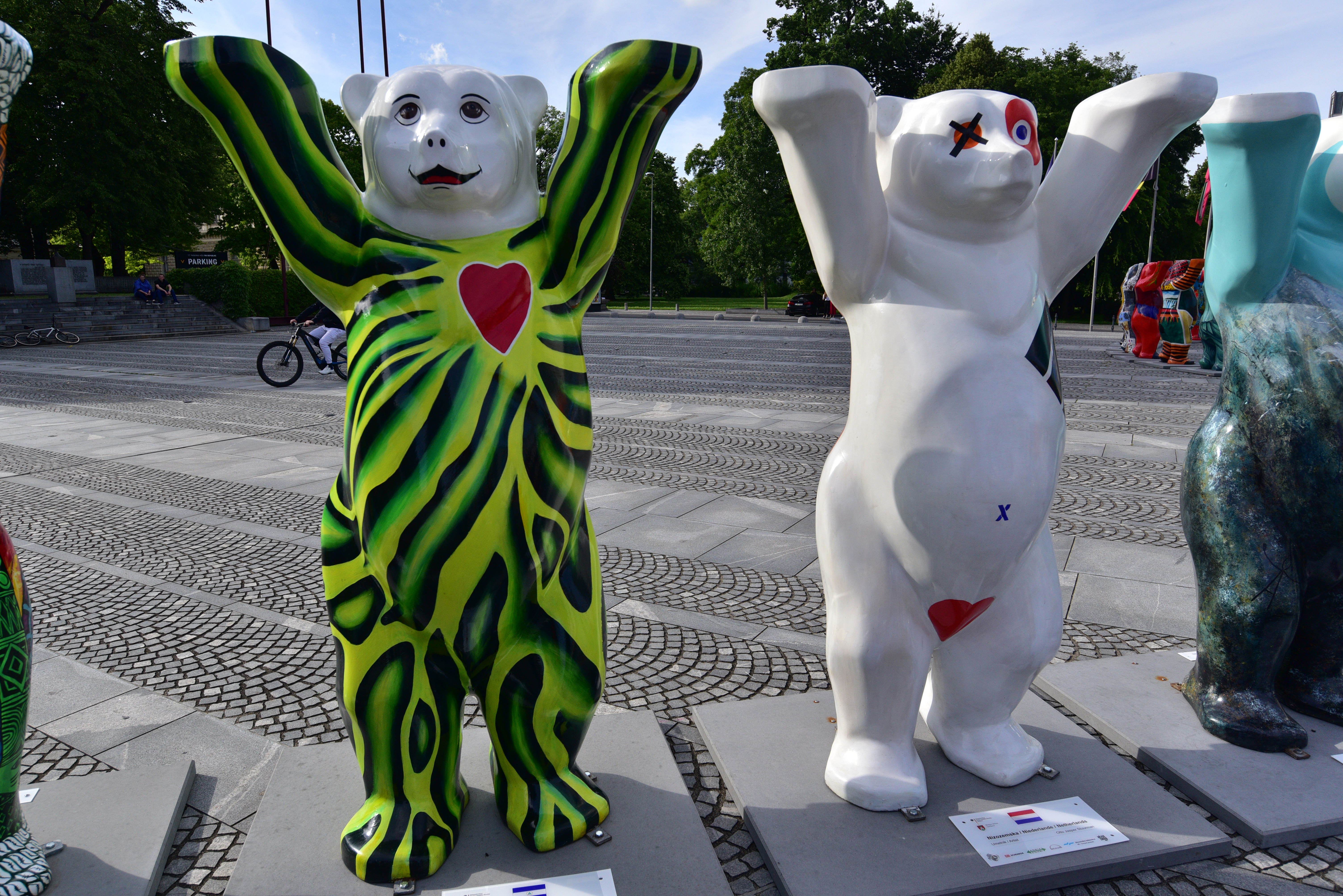 United Buddy Bears, trg republike, medvedi