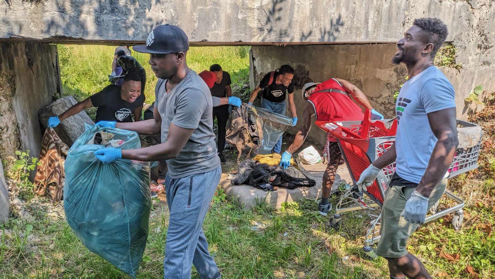 migranti, begunci, ambasada rog, čistilna akcija