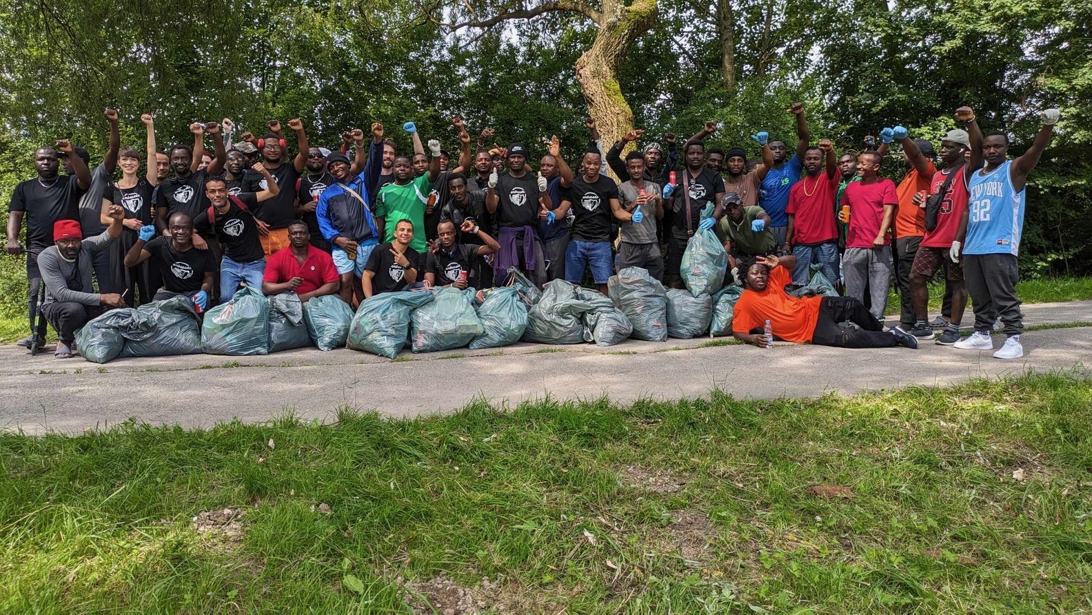 migranti, begunci, ambasada rog, čistilna akcija