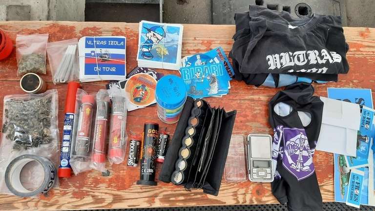 Poleg številnih drog je nemška zvezna policija zasegla tudi pirotehnična sredstva
