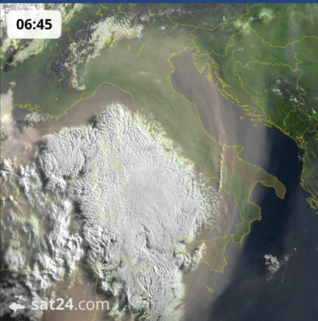 oblak puščavskega prahu