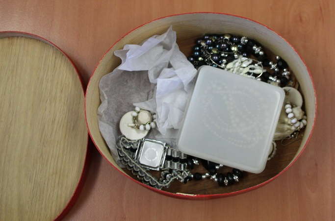 Predmeti, zaseženi v hišni preiskavi (Foto: PU LJ)