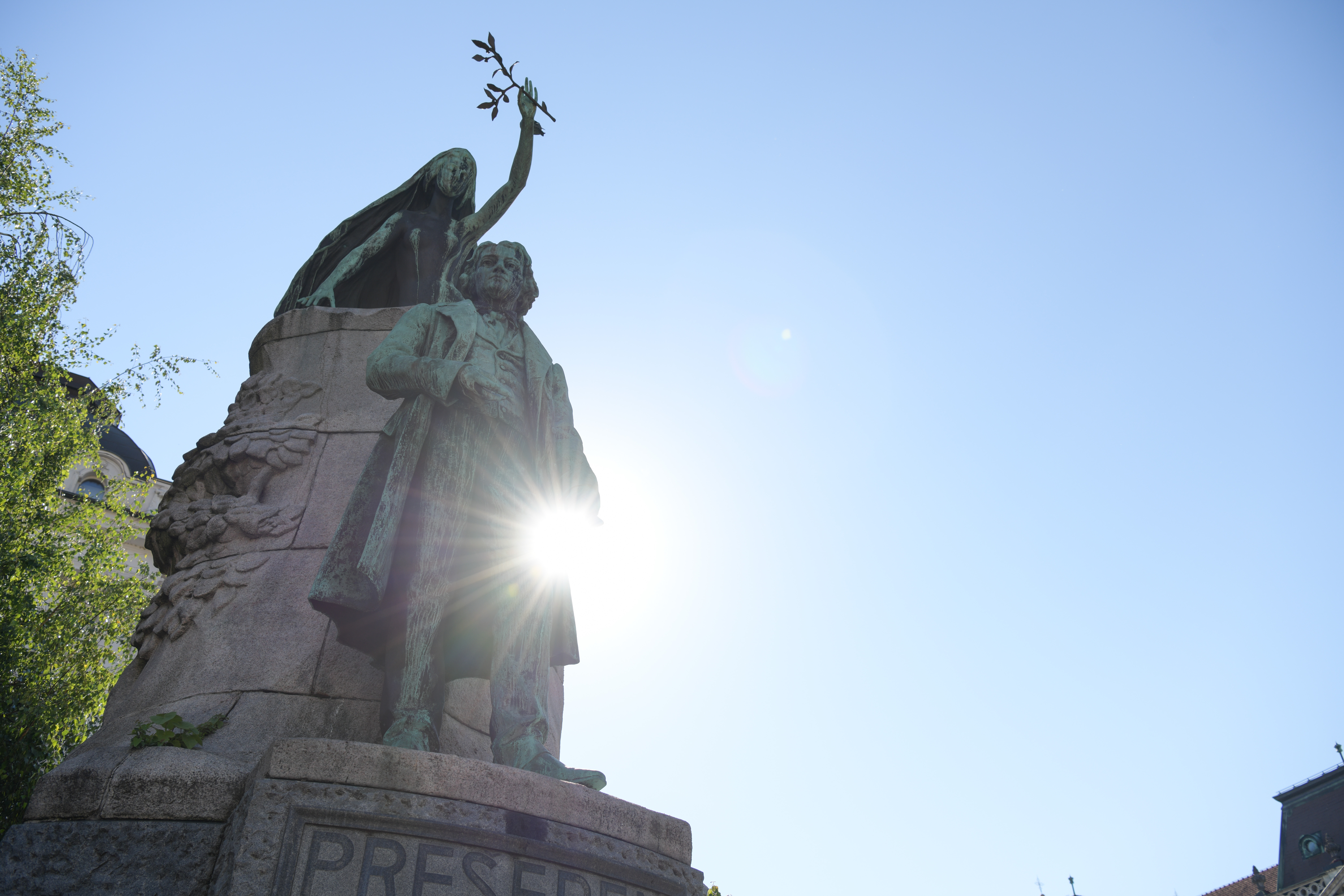 prešeren, prešernov trg, prešernov kip