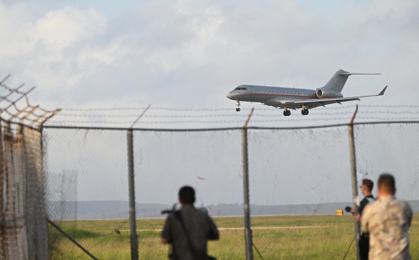 Letalo z Julianom Assangeem pristaja v Saipanu (Foto: PROFIMEDIA)