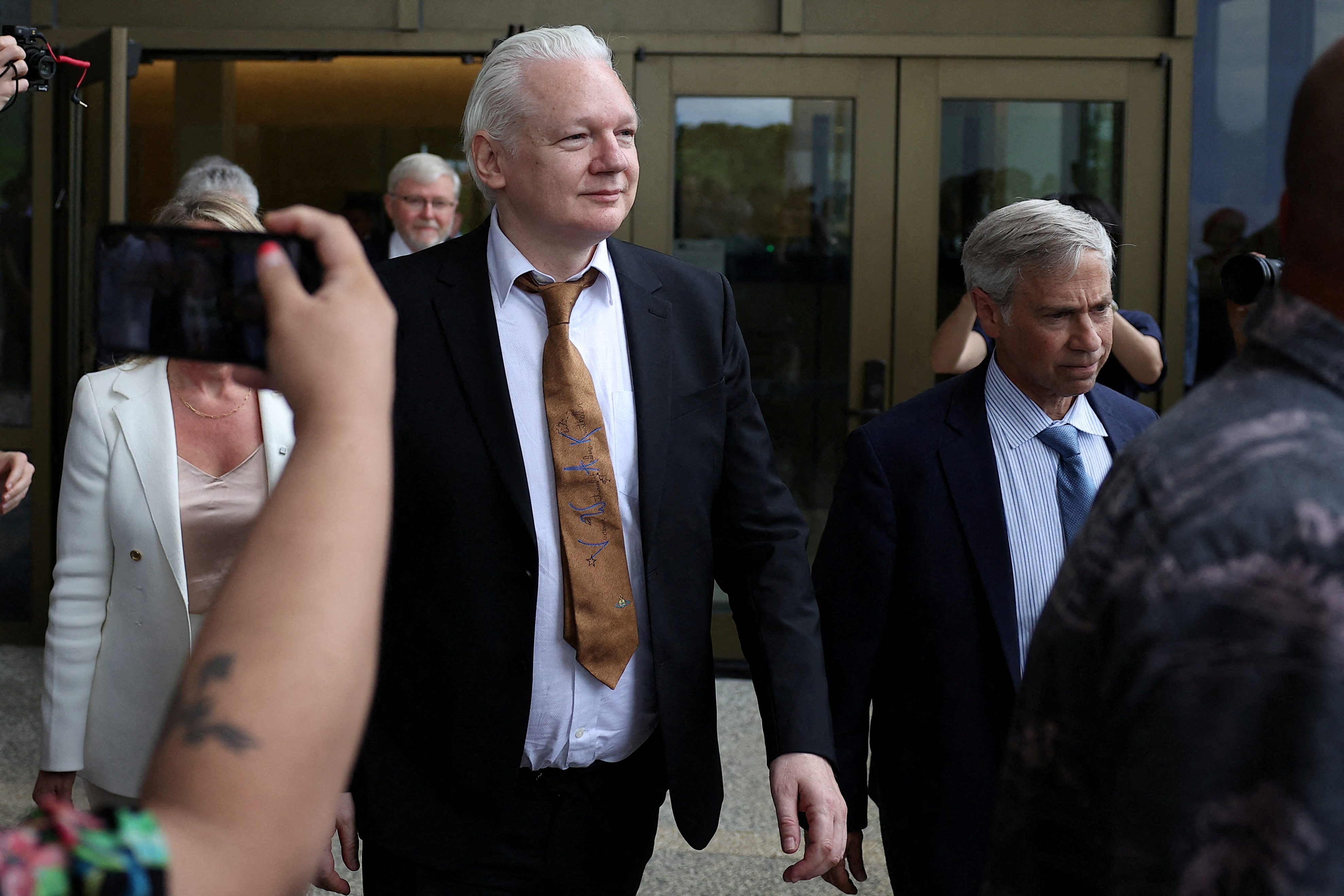 Julian Assange je svoboden (Foto: Kim Hong-Ji/REUTERS)