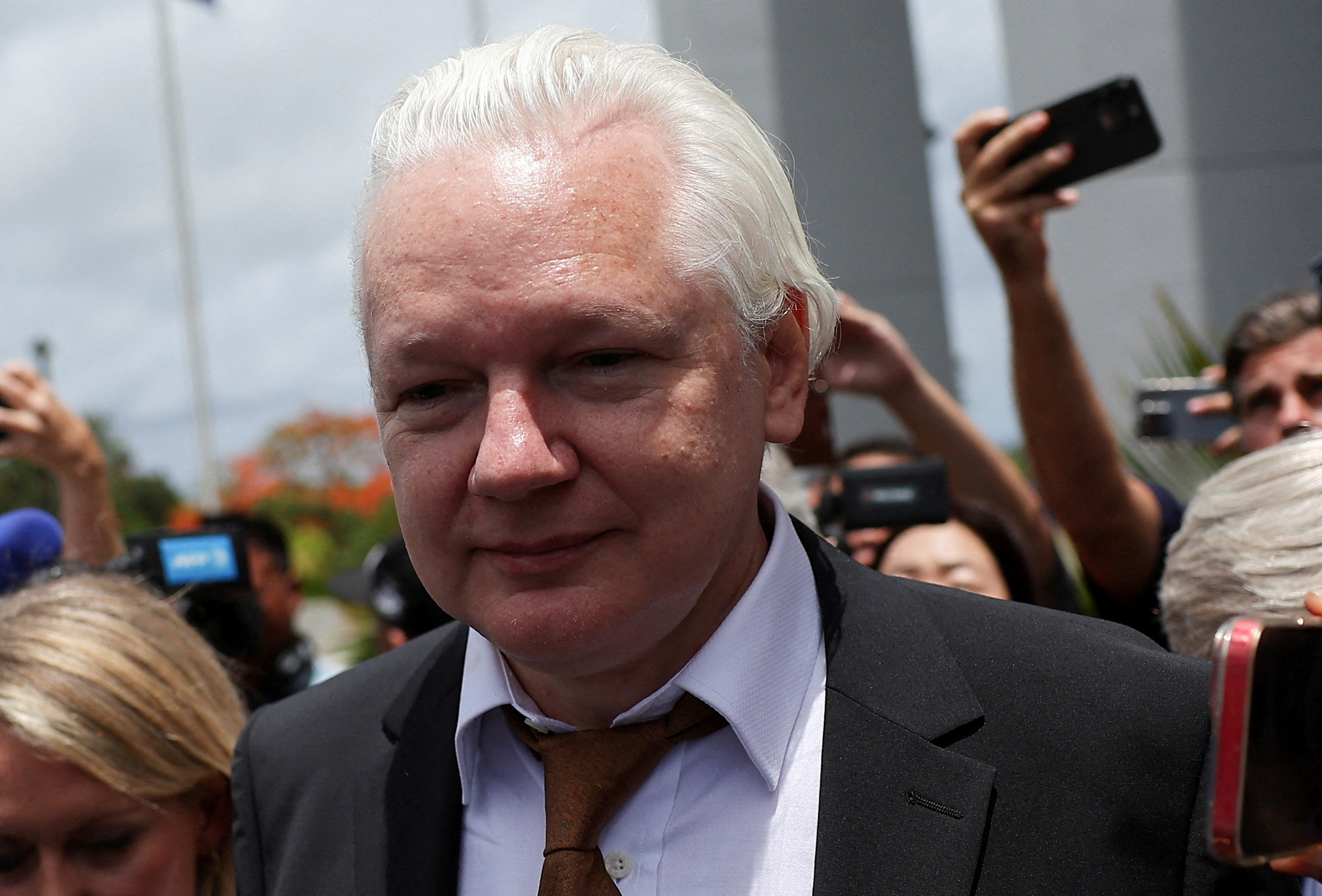 Julian Assange je svoboden (Foto: Kim Hong-Ji/REUTERS)