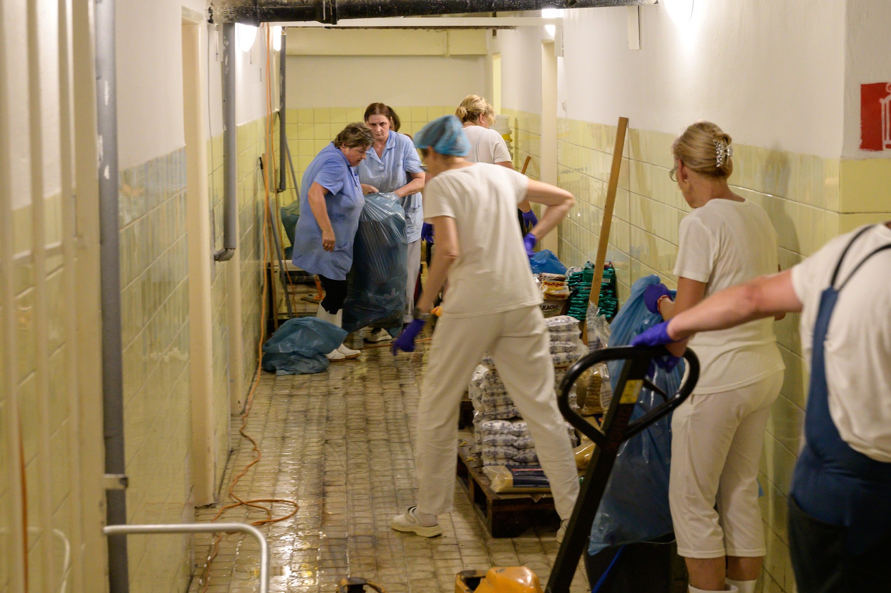 V Slovaškem kraju Nove Zamky je močno deževje ohromilo bolnišnico (Foto: TASR/PROFIMEDIA)