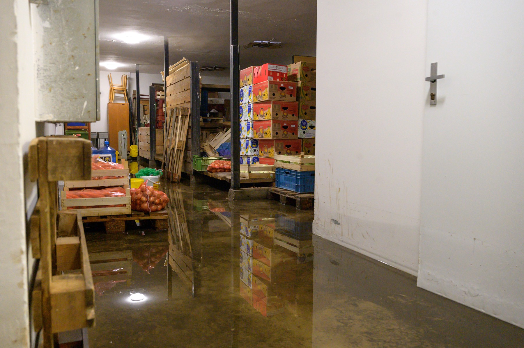 V Slovaškem kraju Nove Zamky je močno deževje ohromilo bolnišnico