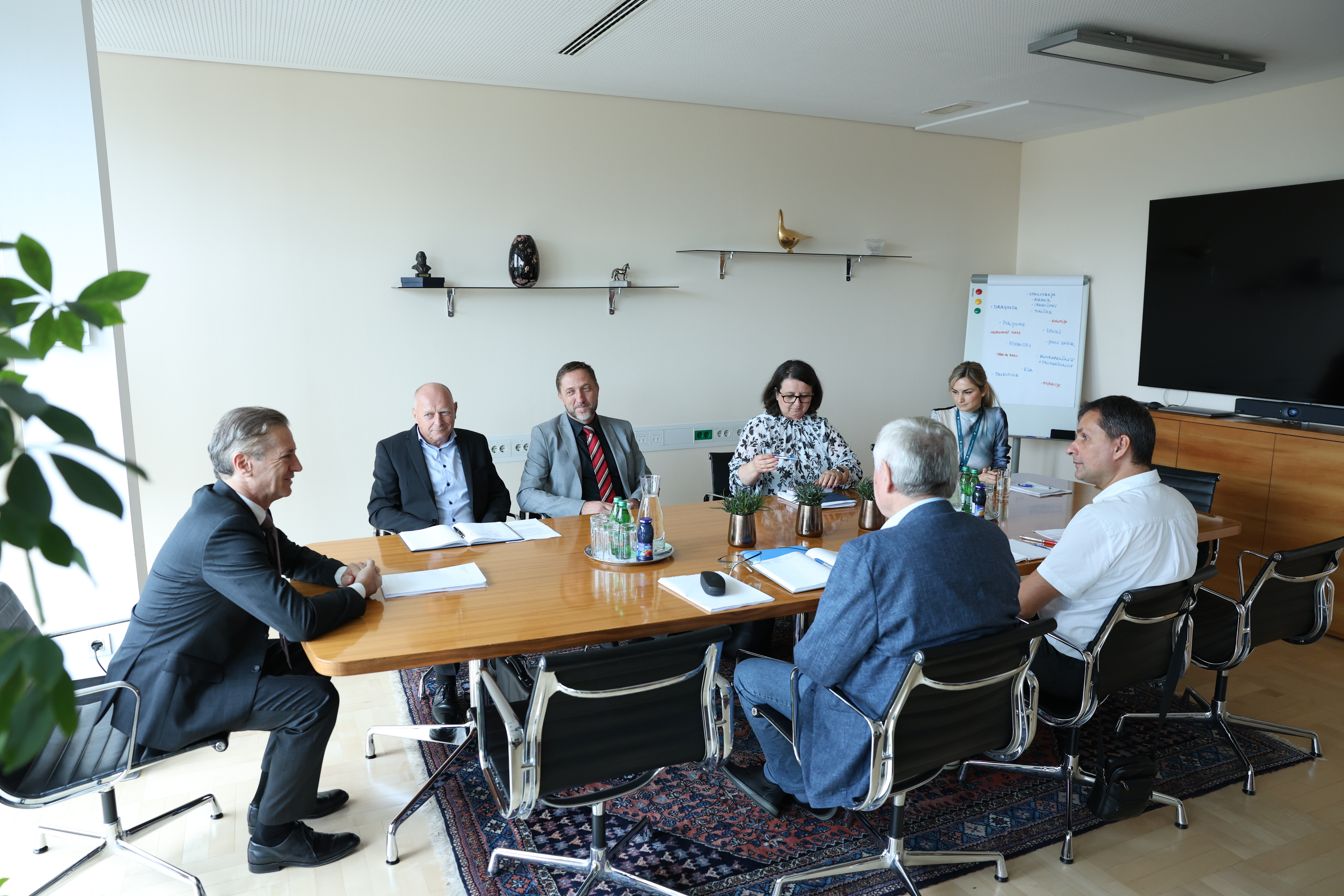 robert golob, sindikati upravnih enot