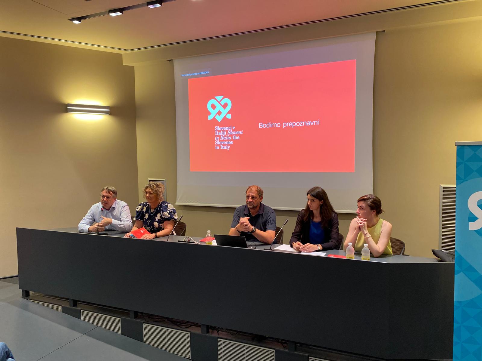 Slovenska kulturno-gospodarska zveza, Slovenci v italiji