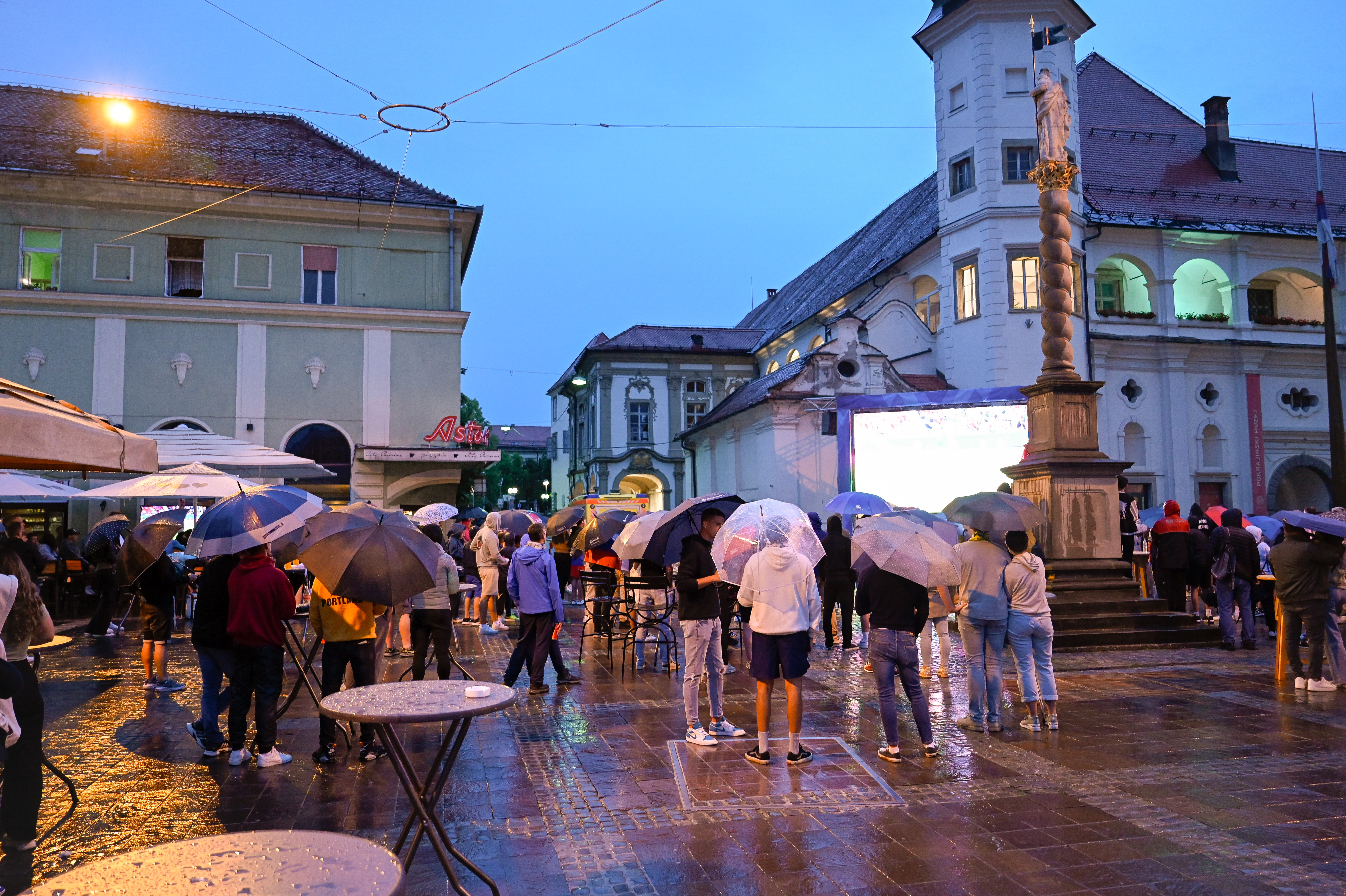 Navijaško vzdušje v Mariboru (Foto: Bobo)