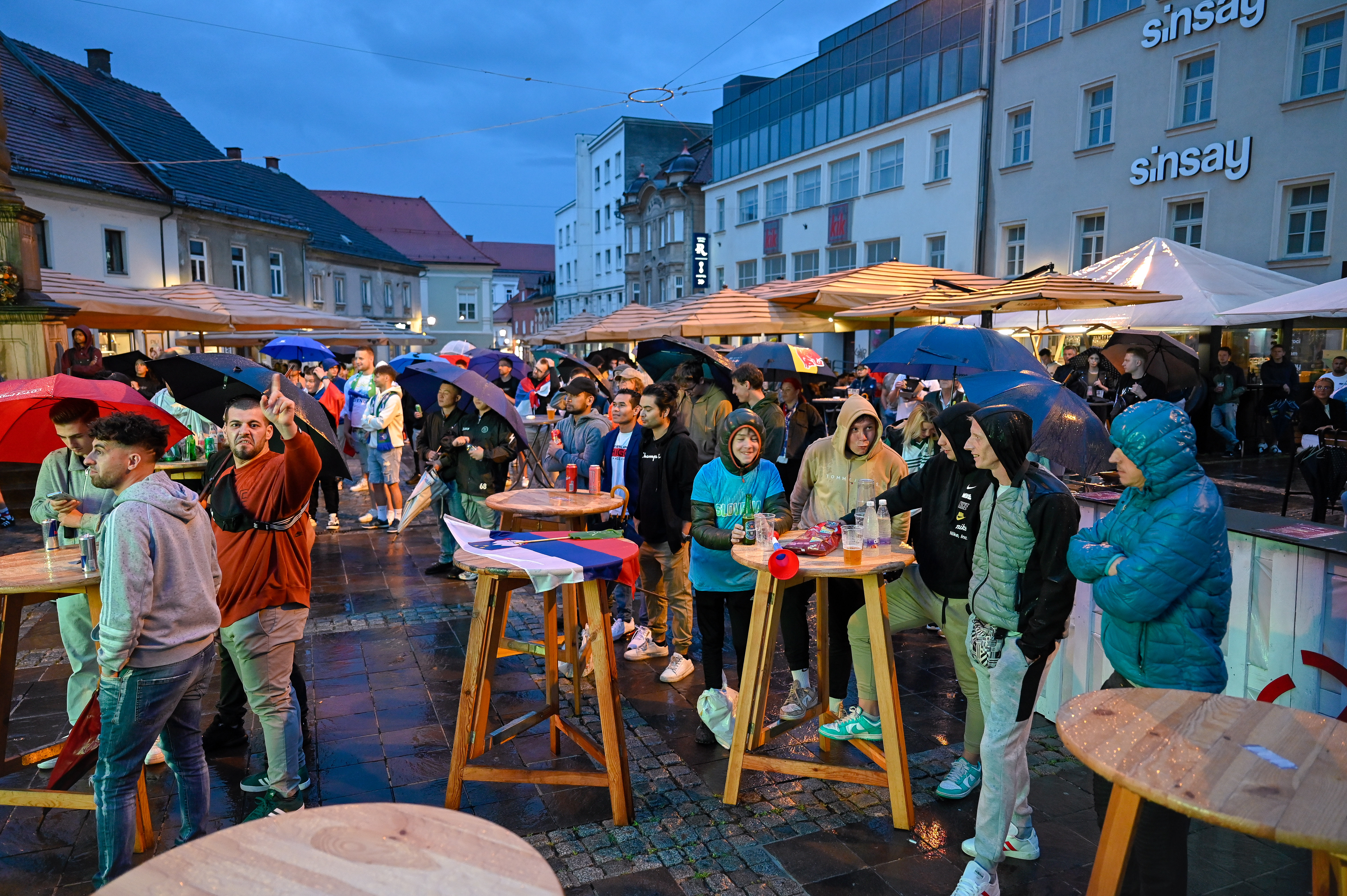 Navijaško vzdušje v Mariboru (Foto: Bobo)