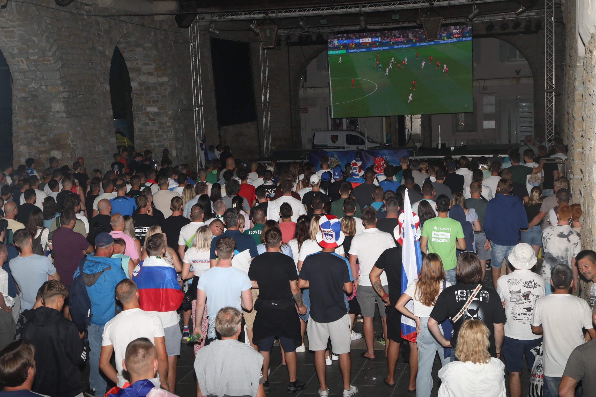 Navijaško vzdušje v Kopru (Foto: Bobo)