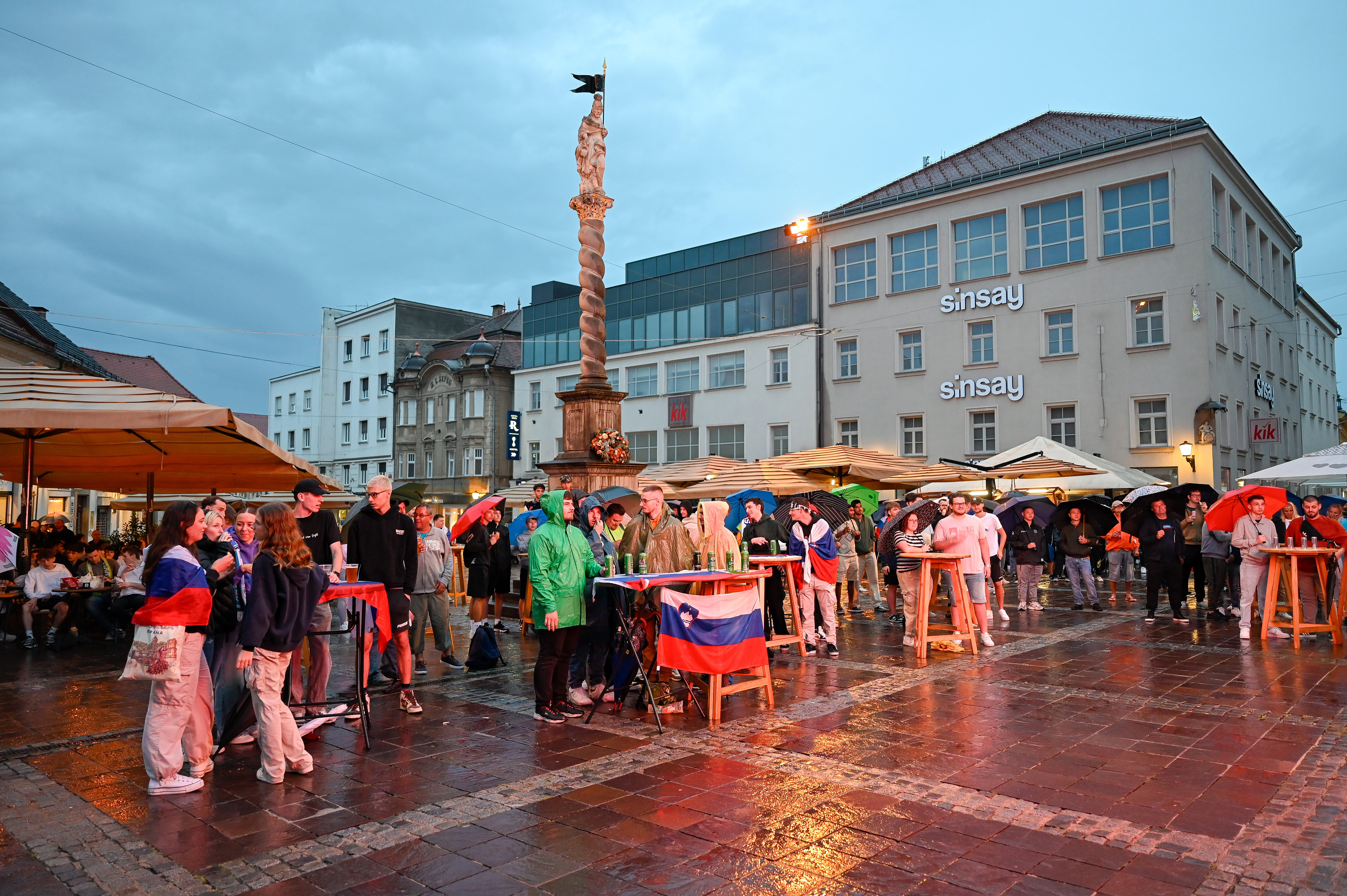 Navijaško vzdušje v Mariboru (Foto: Bobo)