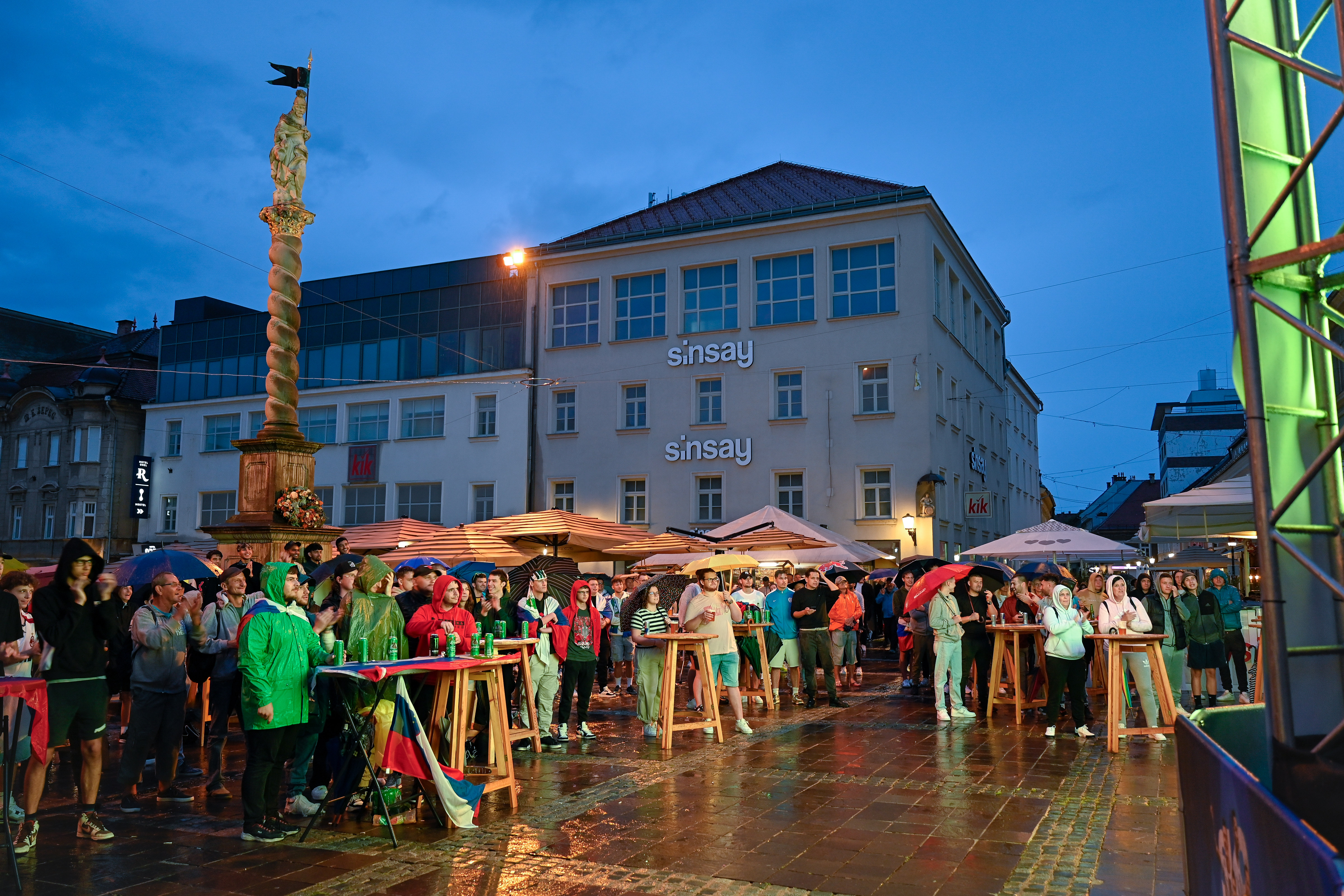 Evropsko prvenstvo v nogometu Slovenija : Portugalska