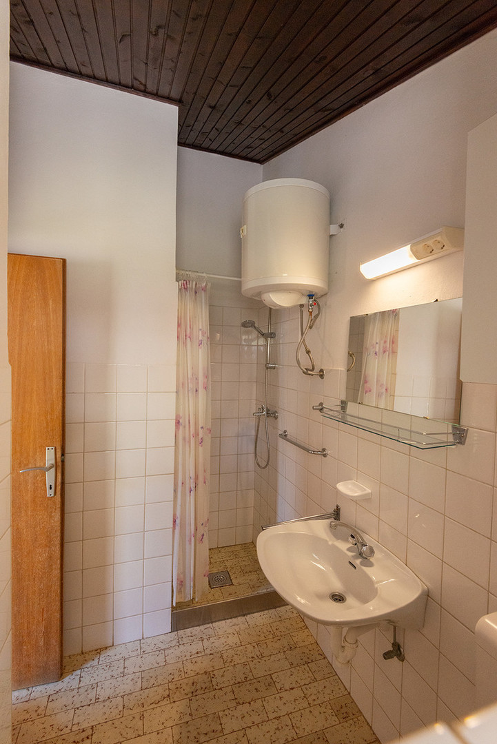 Počitniška hiška, Cres, dražba