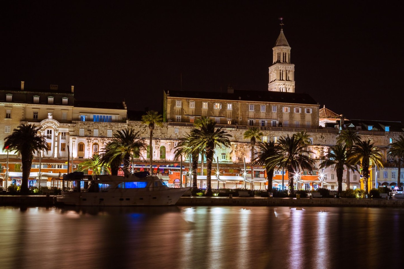 Split, Hrvaška,, riva, ponoči