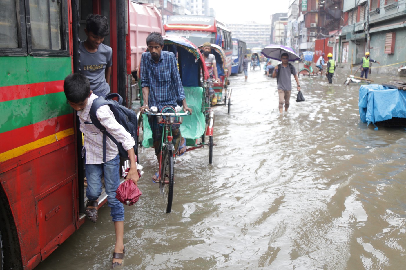 BANGLADESH DHAKA HEAVY RAIN WATERLOGGING