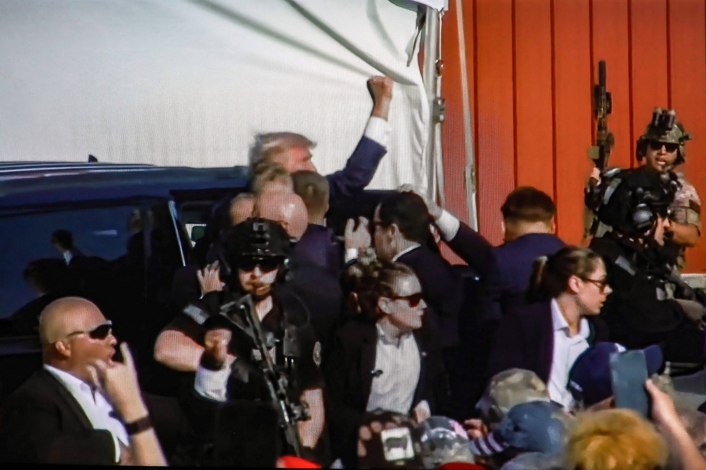 Nekdanji ameriški predsednik Donald Trump po poskusu atentata