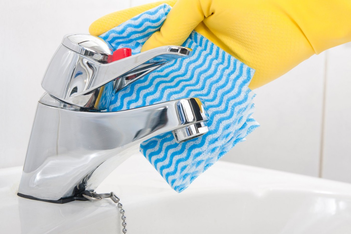 čiščenje rje v kopalnici