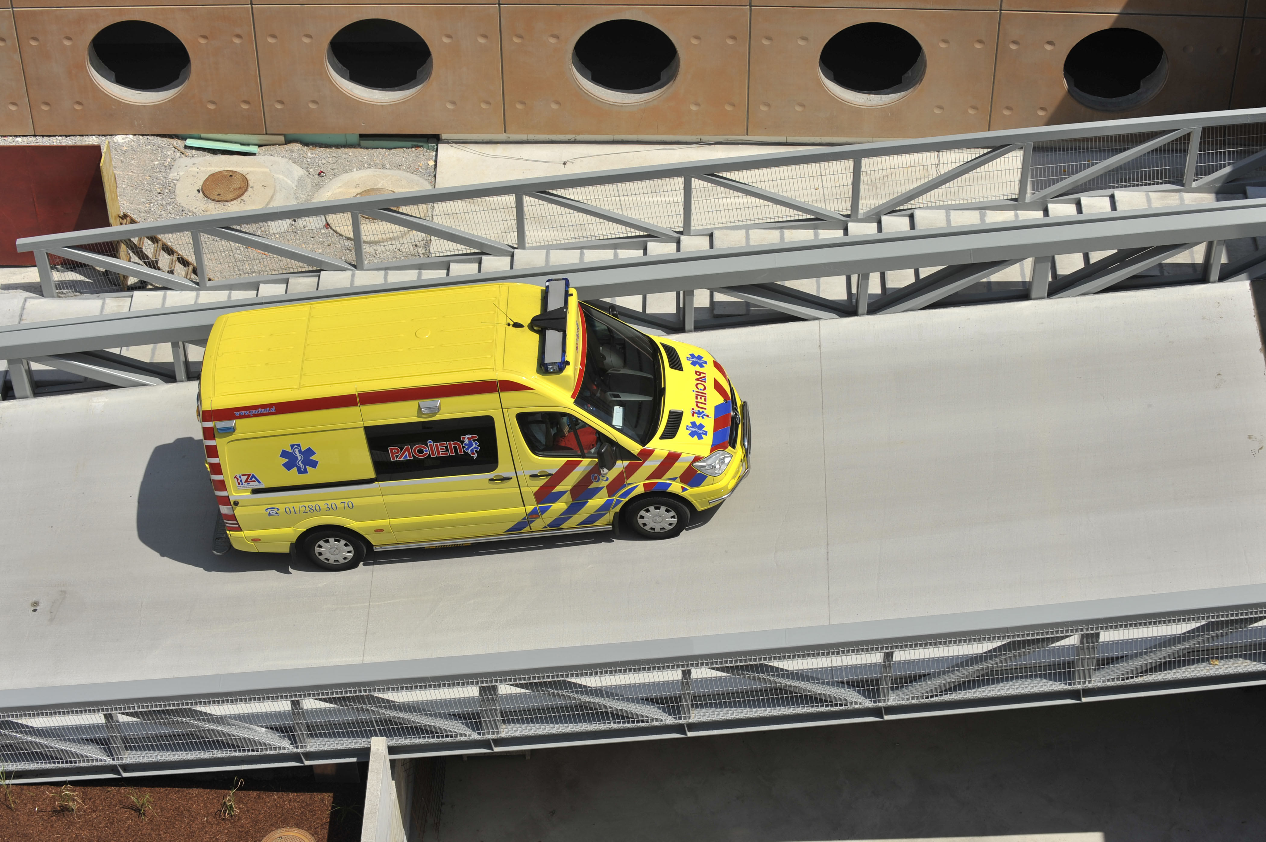 reševalno vozilo, reševalci