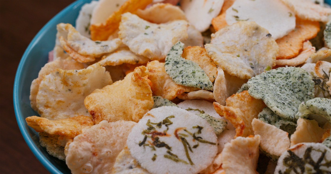 japonski riževi krekerji, čips