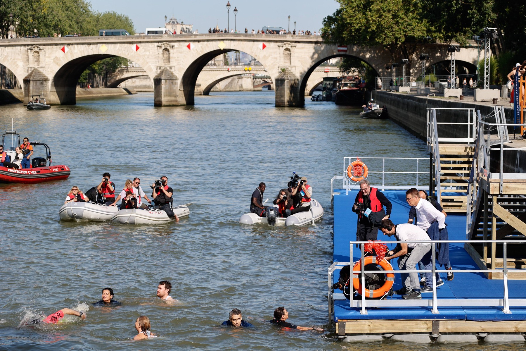 županja pariza Anne Hidalgo zaplavala v Seni
