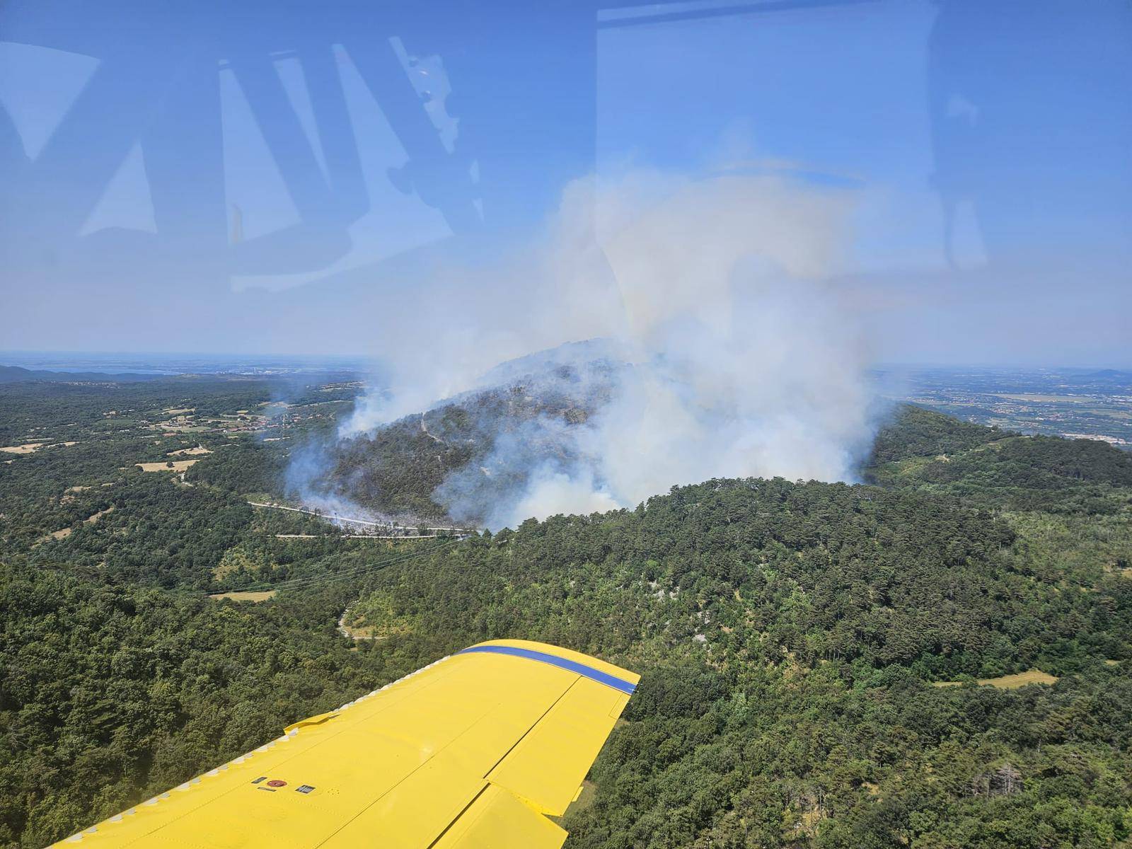 Air tractor (Foto: uprava za zaščito in reševanje)