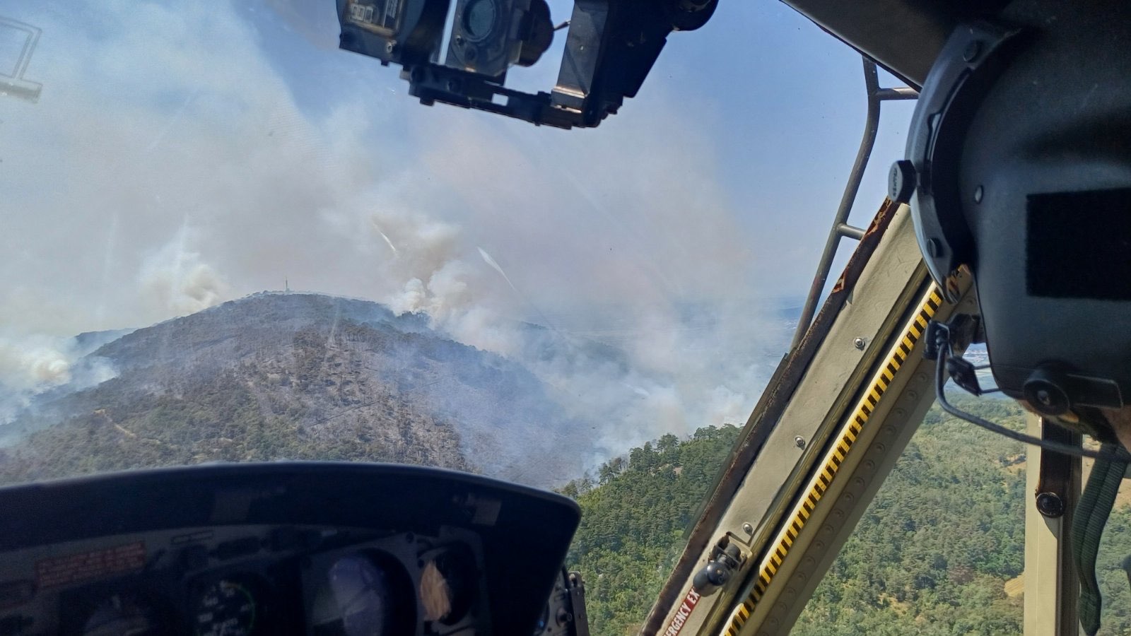 Slovenska vojska pomaga pri gašenju iz zraka (Foto: SV)