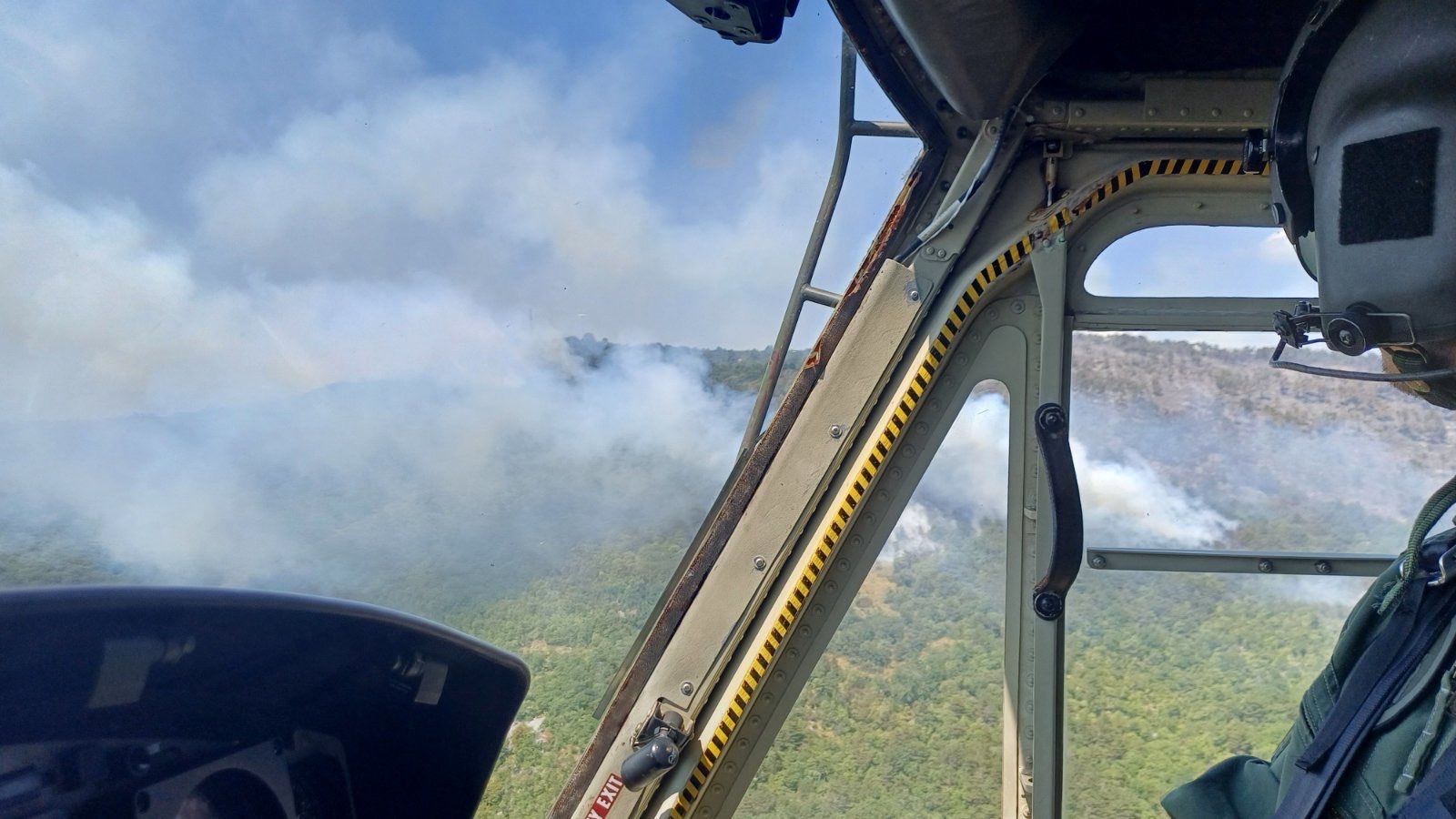 Slovenska vojska pomaga pri gašenju iz zraka (Foto: SV)