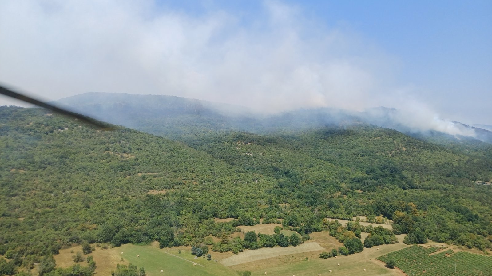 Slovenska vojska pomaga pri gašenju iz zraka (Foto: SV)