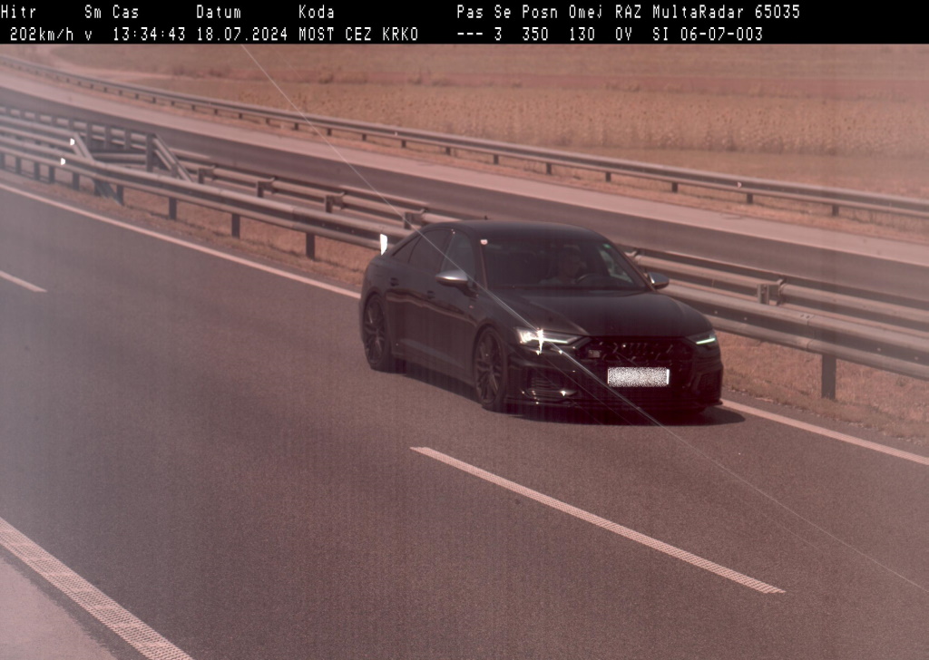 Voznik začetnik, ki je po avtocesti vozil s 202 kilometroma na uro