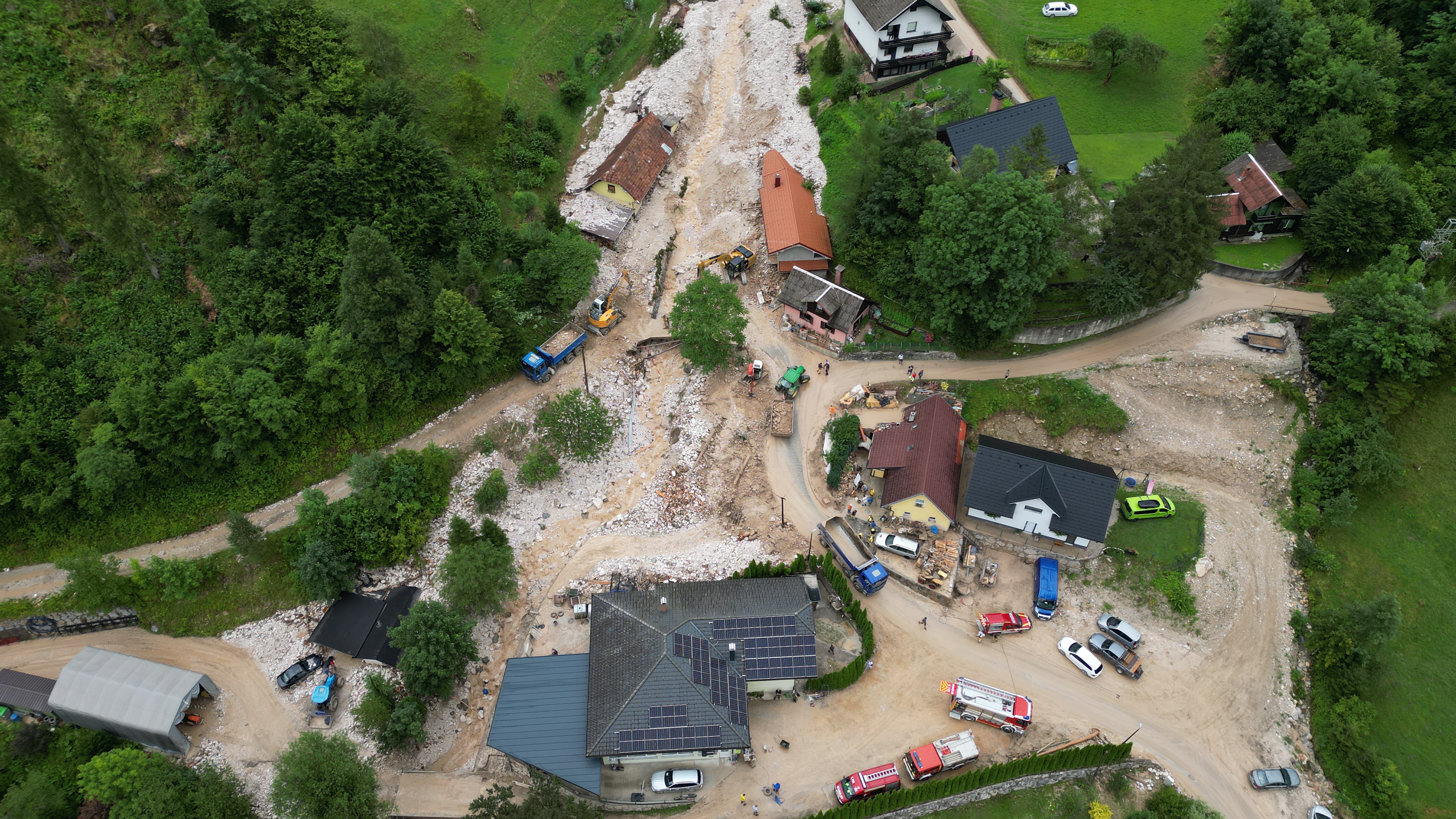 Plaz v vasi Kokra, julij 2024