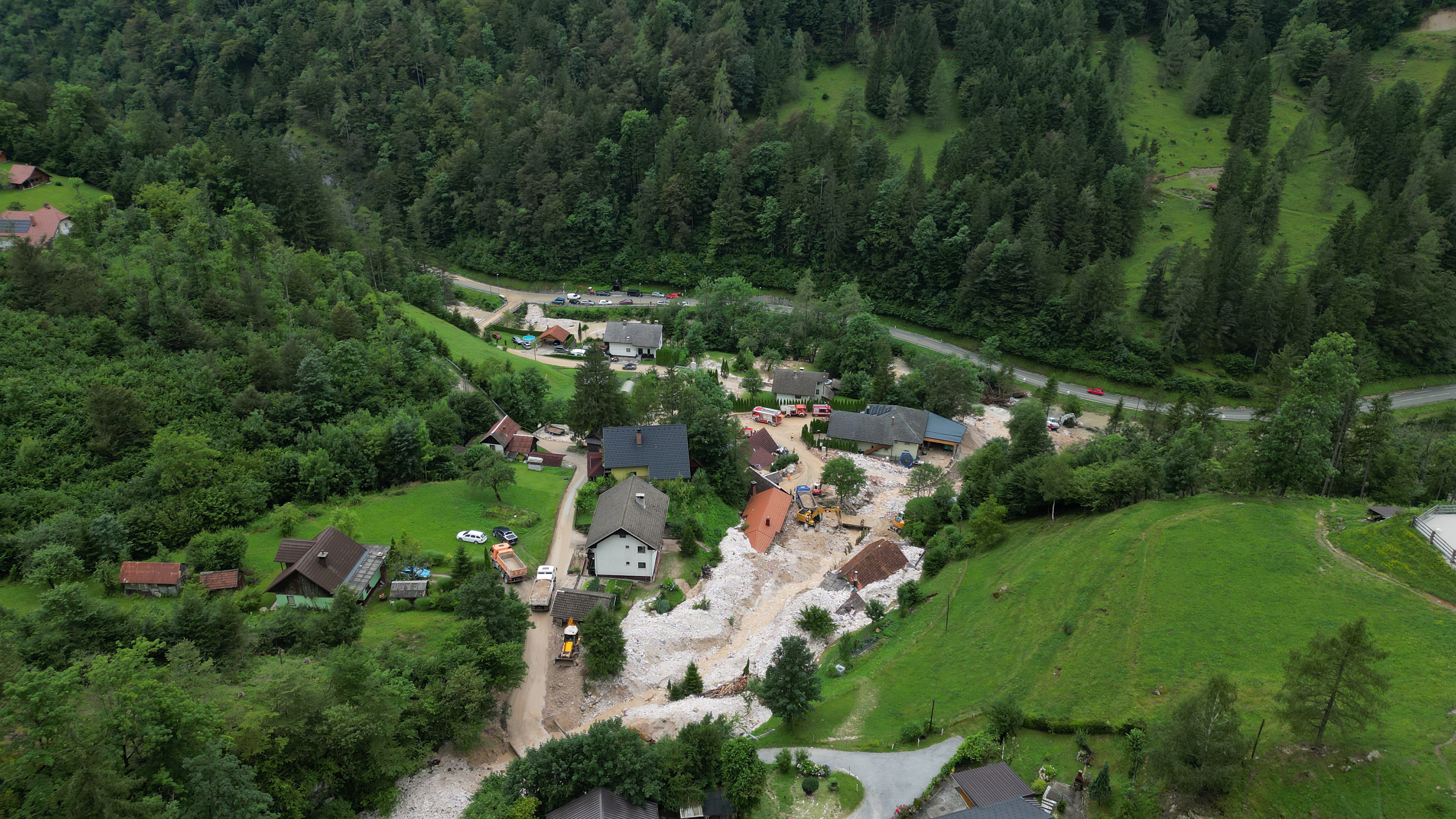 Plaz v vasi Kokra, julij 2024