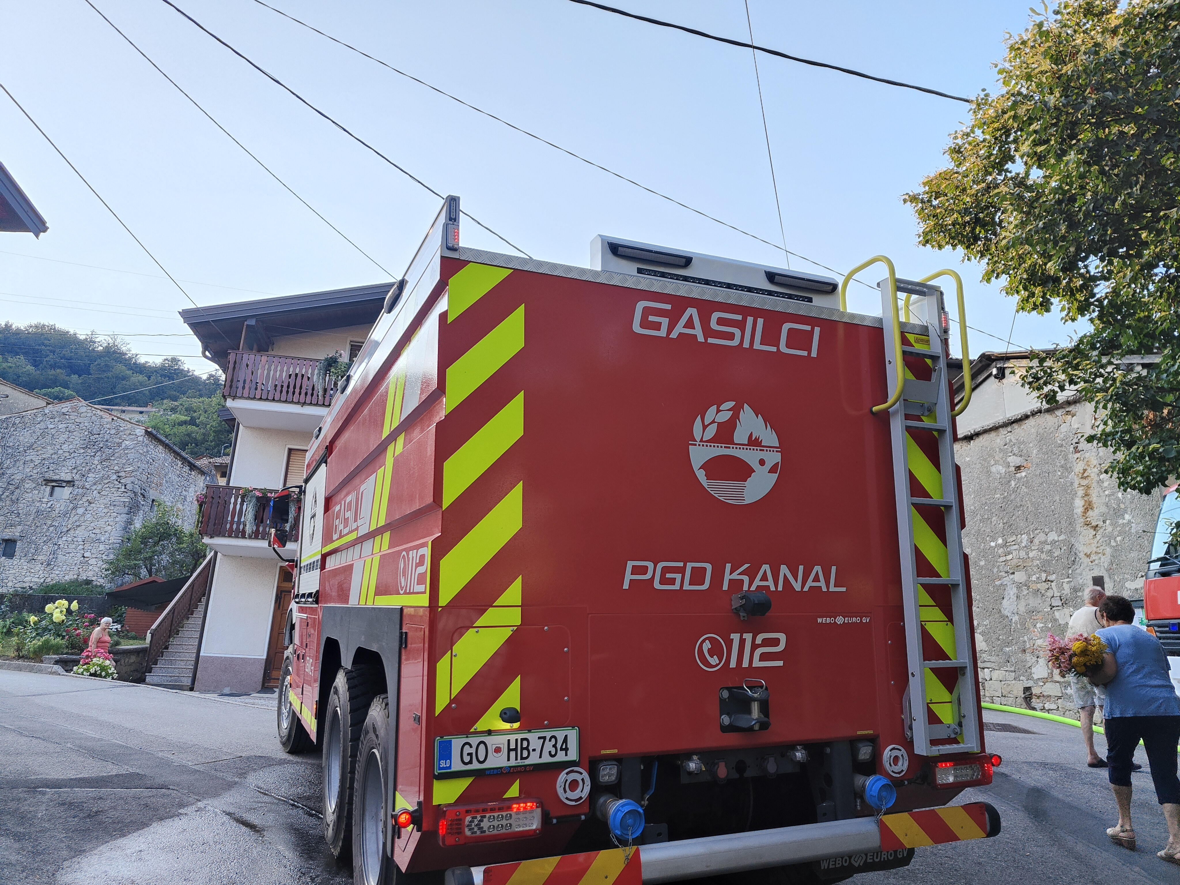 Gasilske cisterne s pitno vodo na Gorenjem Polju (Foto: N1)