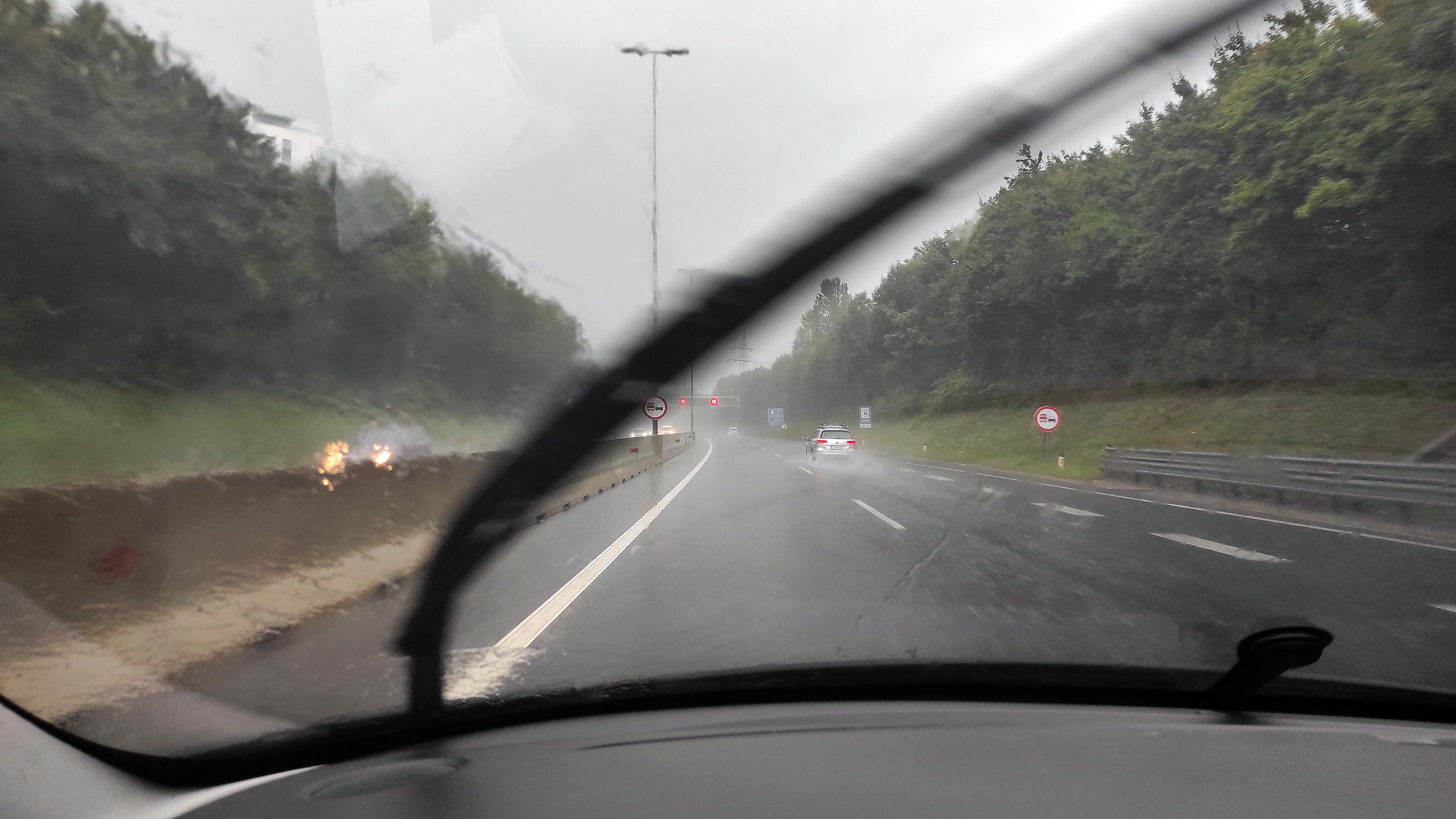 Dež,promet,cesta,avto,brsialci