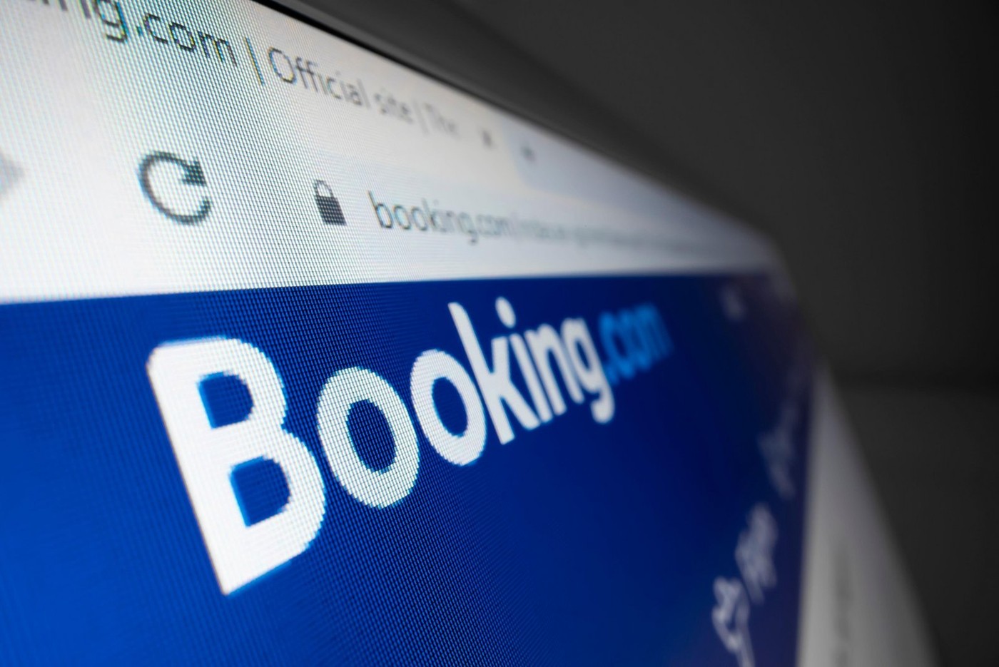 BOOKING.COM