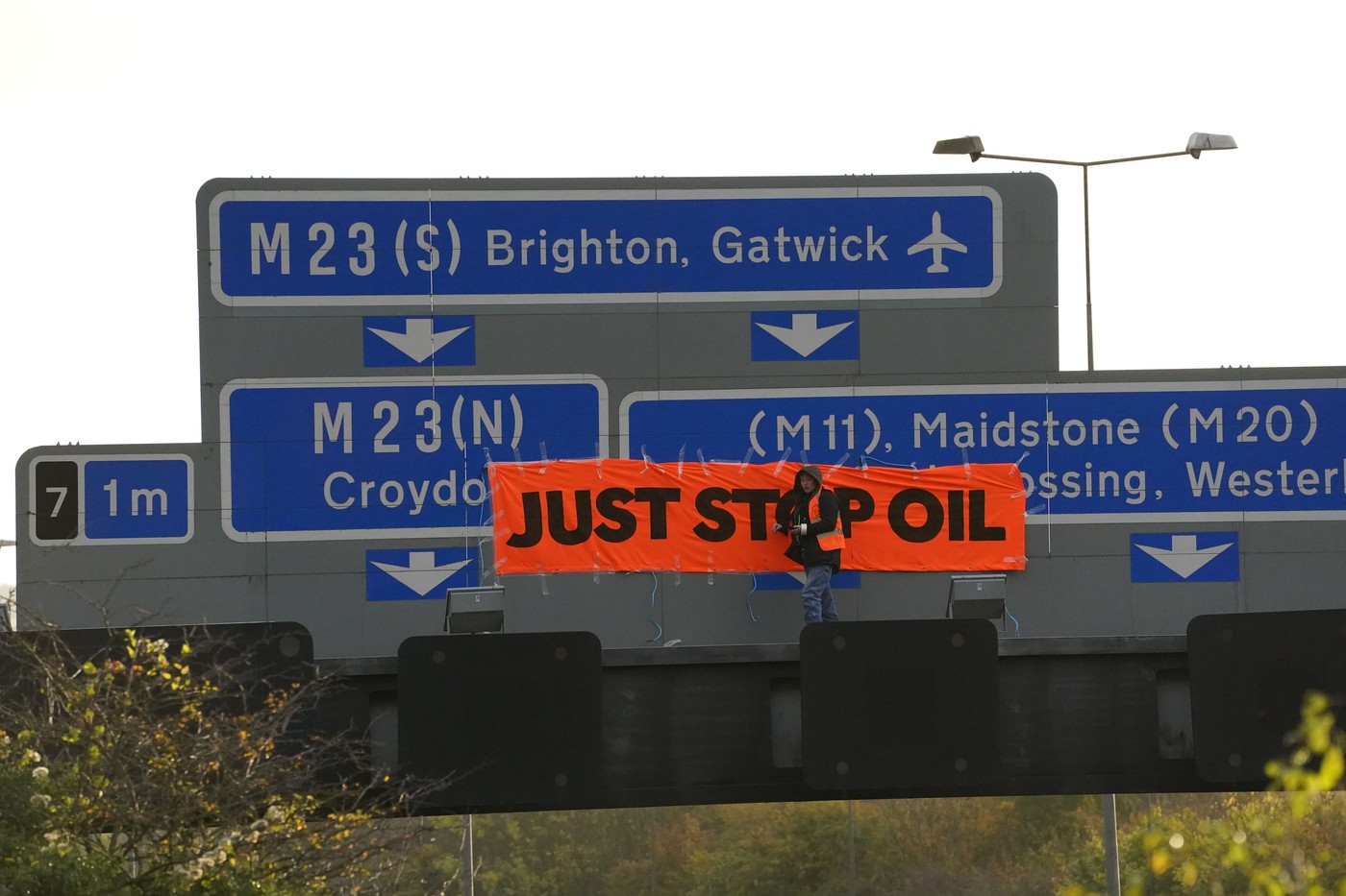 Just Stop Oil Cause Chaos around the M25, Surrey, UK - 10 Nov 2022