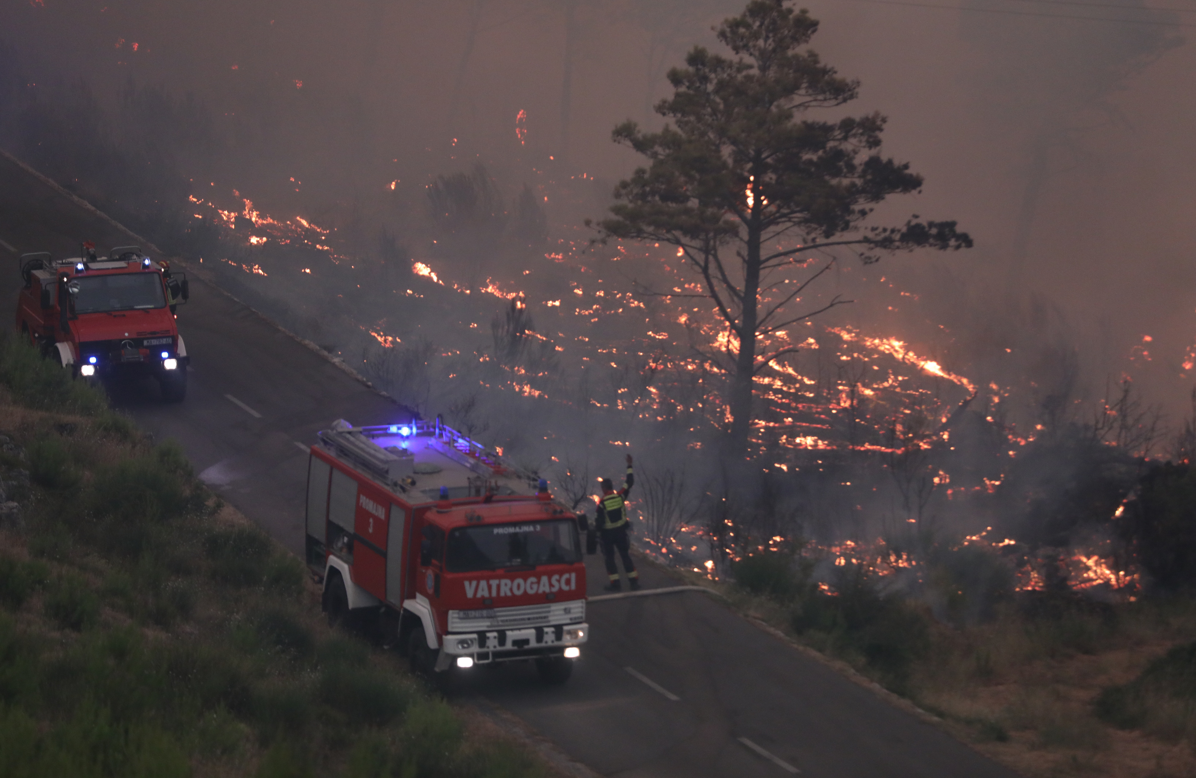 Požar nad Tučepi (Foto: Ivo Cagalj/PIXSELL/BOBO) 